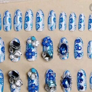 Blinged Out 24 Nail Set